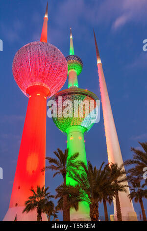 Lit Kuwait Towers in Kuwait City, Kuwait Stockfoto