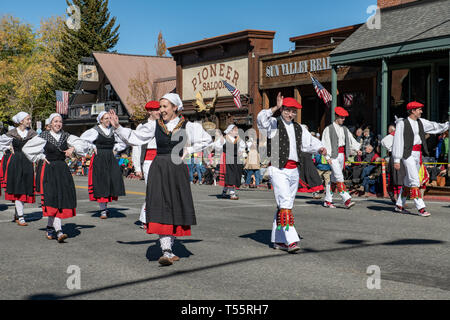 Baskische Tänzer in der Hinterkante der Schafe Festival in Idaho, USA Stockfoto