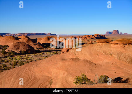 Glatte Felsformationen im Monument Valley, Arizona, USA Stockfoto