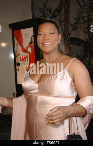 LOS ANGELES, Ca. Januar 12, 2006: Schauspielerin QUEEN LATIFAH am Los Angeles Premiere ihres neuen Films "Last Holiday". © 2006 Paul Smith/Featureflash Stockfoto