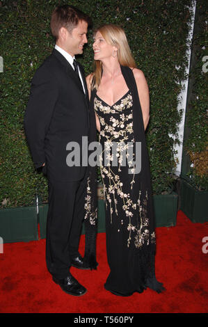 LOS ANGELES, Ca. Januar 14, 2006: Schauspielerin CATHERINE OXENBERG & Ehemann Schauspieler Casper Van Dien am Penfolds Symbol Galadinner, Teil der G'day LA Australien Woche, im Hollywood Palladium. © 2006 Paul Smith/Featureflash Stockfoto