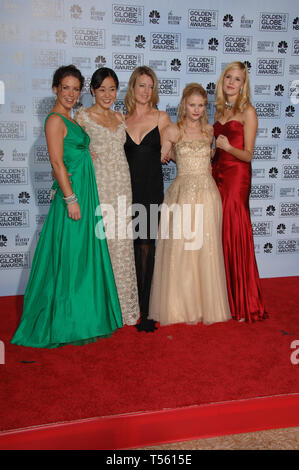 LOS ANGELES, Ca. Januar 16, 2006: Verlorene Sterne Evangeline Lilly, Yunjin Kim, Cynthia Watros, Emilie De Ravin und Maggie Grace auf der 63. jährlichen Golden Globe Awards im Beverly Hilton Hotel. © 2006 Paul Smith/Featureflash Stockfoto