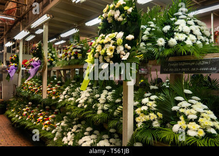 Thailand, Bangkok, Chakkraphet Rd, Pak Khlong Blumenmarkt, Stall verkaufen schneiden Chrysantheme Blumen Stockfoto