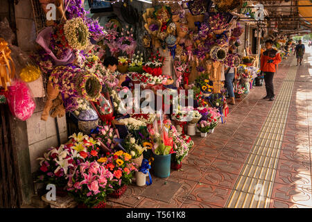 Thailand, Bangkok, Thanon Chakkraphet, Blumenmarkt, Stall, bunt, realistische künstliche Blumen Stockfoto