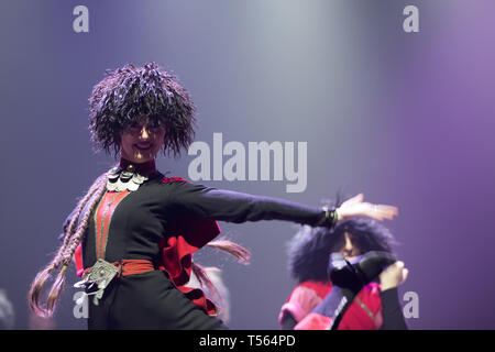 Belarus, Gomel, 27. Februar 2018. Konzertsaal. Rede des Nationalen Georgischen Ballett Sukhishvili. georgischen Frau in Nationale Kleidung tanzen Georgien Stockfoto