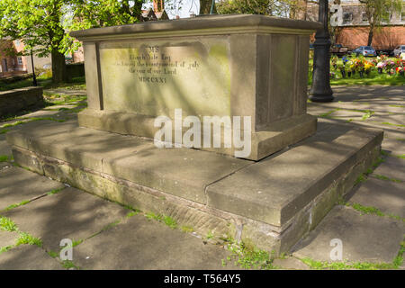 Das Grab von Elihu Yale in Saint Giles Kirche Wrexham war er der Namensgeber der Yale University in den USA Stockfoto