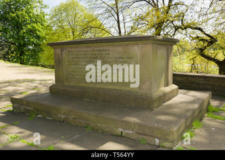 Das Grab von Elihu Yale in Saint Giles Kirche Wrexham war er der Namensgeber der Yale University in den USA Stockfoto