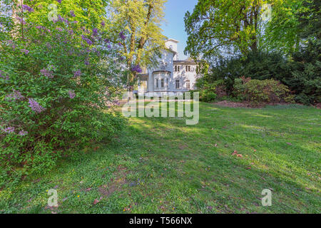 Krefeld - Blick auf Haus Schoenhausen, in der Mitte des 19. Jahrhunderts den Strickwarenhersteller Karl Huegel gebaut die Villa im italienischen Stil. , Stockfoto