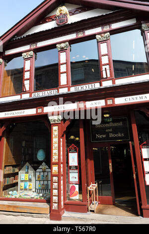 Das Heu, das auf Wye der berühmten Richard Booth Buchhandlung in Hay-on-Wye Powys Wales im Vereinigten Königreich im Jahr 2019 Stockfoto