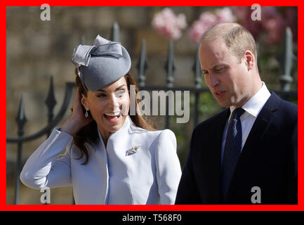 PABest der Herzog und die Herzogin von Cambridge ankommen, für die Ostern Mattins Service im St George's Kapelle, Schloss Windsor, Windsor. Stockfoto