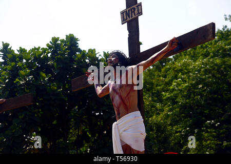 CAINTA, Rizal, Philippinen - 19. APRIL 2019: Reenactment der Passion Christi. Am Karfreitag als Teil der Feier der Heiligen Woche. Stockfoto