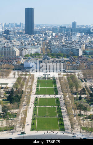 Blick auf die Skyline von Paris, Frankreich mit großen Attraktionen von Paris. Stockfoto