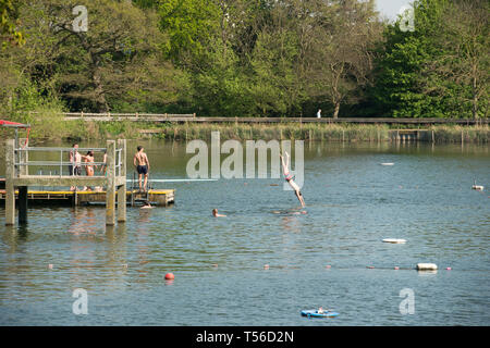 Hampstead Heath, London, UK. 21. April 2019. © Byron Kirk Stockfoto