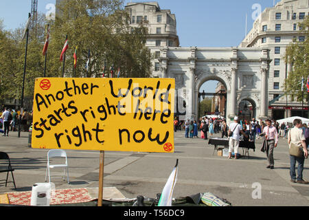 Marble Arch, London, 21. April 2019: Demonstranten bei Marble Arch an Tag 7 der Erweiterung Rebellion Demonstration, die im Laufe der Woche vier Standorte besetzt hatten, Marble Arch, Oxford Circus, Waterloo Bridge und Parliament Square. Den nicht gewalttätigen Demonstranten protestieren zu fordern, dass die Regierung notfalls Maßnahmen auf das Klima und ökologische Krise. Fotos: David Mbiyu/Alamy leben Nachrichten Stockfoto