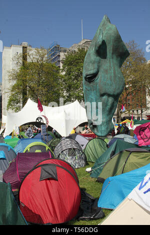 Marble Arch, London, 21. April 2019: ein Meer von demnstrator Zelte bei Marble Arch an Tag 7 der Erweiterung Rebellion Demonstration, die im Laufe der Woche vier Standorte besetzt hatten, Marble Arch, Oxford Circus, Waterloo Bridge und Parliament Square. Den nicht gewalttätigen Demonstranten protestieren zu fordern, dass die Regierung notfalls Maßnahmen auf das Klima und ökologische Krise. Fotos: David Mbiyu/Alamy leben Nachrichten Stockfoto