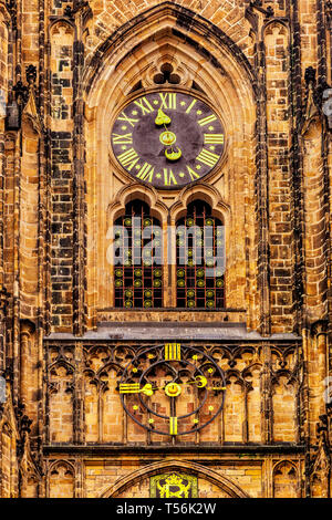 Clock Tower in St. Vitus Kathedrale in Prag Stockfoto
