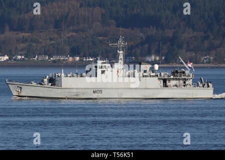 HMS Belfast (M109), ein Sandown-Klasse minehunter von der Royal Navy betrieben, vorbei an Gourock zu Beginn der Übung gemeinsame Krieger 19-1. Stockfoto