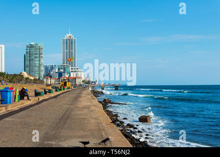 Colombo, Sri Lanka - April 5, 2019: Galle Face Green Beach und Waterfront Park und Wohngebiet in Colombo, der Hauptstadt von Sri Lanka Stockfoto