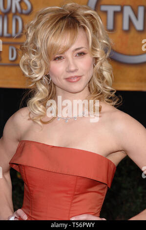 LOS ANGELES, Ca. Januar 29, 2006: LINDA CARDELLINI auf der 12. jährlichen Screen Actors Guild Awards im Shrine Auditorium, Los Angeles. © 2006 Paul Smith/Featureflash Stockfoto