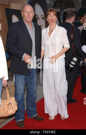 LOS ANGELES, Ca. 20. April 2006: Schauspieler Corbin Bernsen & Frau actres AMANDA bei der Weltpremiere zahlt, in Hollywood, von Silent Hill. © 2006 Paul Smith/Featureflash Stockfoto