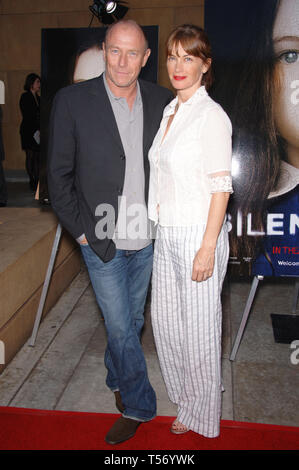 LOS ANGELES, Ca. 20. April 2006: Schauspieler Corbin Bernsen & Frau actres AMANDA bei der Weltpremiere zahlt, in Hollywood, von Silent Hill. © 2006 Paul Smith/Featureflash Stockfoto