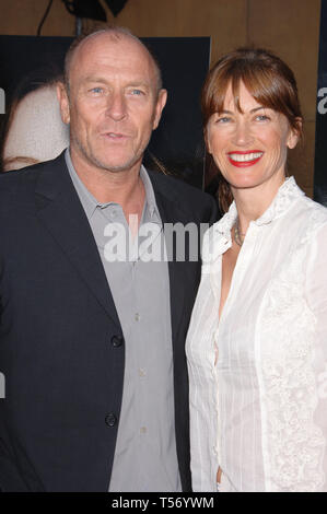 LOS ANGELES, Ca. 20. April 2006: Schauspieler Corbin Bernsen & Frau actres AMANDA bei der Weltpremiere zahlt, in Hollywood, von Silent Hill. © 2006 Paul Smith/Featureflash Stockfoto