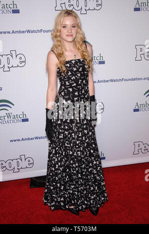 LOS ANGELES, Ca. 25. April 2006: Schauspielerin AJ MICHALKA an der Eröffnungsparty für AmberWatch Stiftung. © 2006 Paul Smith/Featureflash Stockfoto