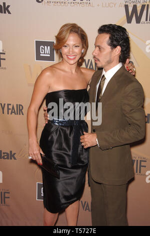 LOS ANGELES, Ca. Juni 06, 2006: Schauspielerin JENNIFER LOPEZ & Mann Sänger Marc Anthony an der Frauen 2006 in Film Crystal + Lucy Awards in Century City. © 2006 Paul Smith/Featureflash Stockfoto