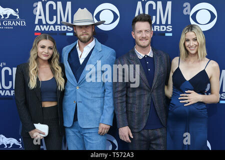 April 7, 2019 - Las Vegas, Nevada, USA - (L - R) Brittney Marie Cole, Brian Kelley, Tyler Hubbard und Hayley Hubbard an der 54 Akademie der Country Music Awards im MGM Grand Arena in Las Vegas, Nevada. (Bild: © Debby Wong/ZUMA Draht) Stockfoto