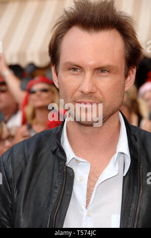 LOS ANGELES, Ca. 25. Juni 2006: Schauspieler Christian Slater bei der Weltpremiere von "Piraten der Karibischen Meere: Brust des toten Mannes" in Disneyland, CA. © 2006 Paul Smith/Featureflash Stockfoto