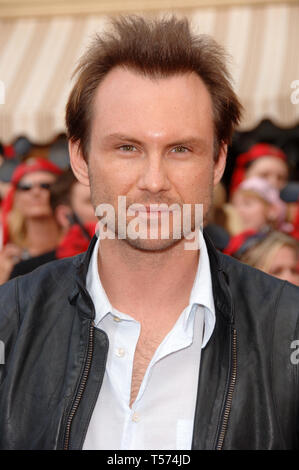 LOS ANGELES, Ca. 25. Juni 2006: Schauspieler Christian Slater bei der Weltpremiere von "Piraten der Karibischen Meere: Brust des toten Mannes" in Disneyland, CA. © 2006 Paul Smith/Featureflash Stockfoto