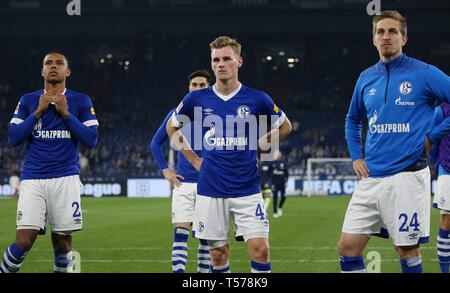 Schalke, Deutschland. 20 Apr, 2019. firo: 20.04.2019, Fußball, 2018/2019 1. Bundesliga: FC Schalke 04-TSG Hoffenheim 2:5 ausgetauscht, Enttäuschung, nach rechts: Weston McKennie, Jonas Carls und Bastian Oczipka | Verwendung der weltweiten Kredit: dpa/Alamy Live News Links Stockfoto