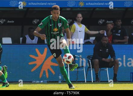 Münster, Deutschland. 20 Apr, 2019. firo: 20.04.2019, Fußball, 2018/2019 3. Bundesliga: SC, SCP, Preußen Münster Münster - SG Grossaspach Grossaspach, 1:0 Cyrill Akono, Single Action | Verwendung der weltweiten Kredit: dpa/Alamy leben Nachrichten Stockfoto