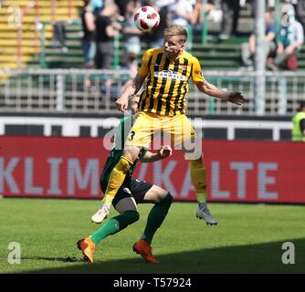 Münster, Deutschland. 20 Apr, 2019. firo: 20.04.2019, Fußball, 2018/2019 3. Bundesliga: SC, SCP, Preußen Münster Münster - SG Grossaspach Grossaspach, 1:0 Philipp Hercher | Verwendung der weltweiten Kredit: dpa/Alamy leben Nachrichten Stockfoto