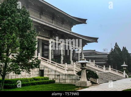 Oktober 21, 2006 - Xi'An, Shaanxi, China - Das Shaanxi Historische Museum, der Tang Dynastie Architektur, zeigt die bemerkenswerte alte Kultur, Zivilisation und Kunst der Provinz Shaanxi, alten imperialen Hauptstadt von China, und ist eine beliebte Touristenattraktion. Credit: Arnold Drapkin/ZUMA Draht/Alamy leben Nachrichten Stockfoto