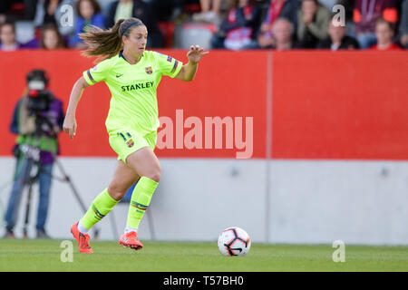 21. April 2019, Bayern, München: Fußball, Frauen: Champions League, FC Bayern München - FC Barcelona, K.o.-Runde, Halbfinale, Hinspiel auf der FC Bayern Campus. Alexia Putellas von Barcelona spielt den Ball. Foto: Matthias Balk/dpa Stockfoto