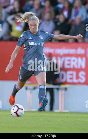 21. April 2019, Bayern, München: Fußball, Frauen: Champions League, FC Bayern München - FC Barcelona, K.o.-Runde, Halbfinale, Hinspiel auf der FC Bayern Campus. Fridolina Rolfö vom FC Bayern München spielt den Ball. Foto: Matthias Balk/dpa Stockfoto