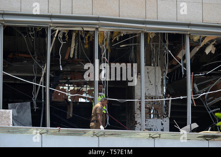 (190422) - Peking, April 22, 2019 (Xinhua) - Foto am 21. April 2019 zeigt die blast Szene im Shangri-La Hotel in Colombo, Sri Lanka. (Xinhua/A. Hapuarachchi) Stockfoto