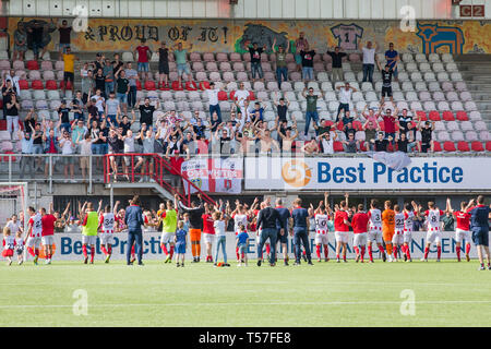 OSS, Frans Heesen Stadion, 22-04-2019, Saison 2018 / 2019, Niederländische Keuken Kampioen Divisie. Ergebnis 1-0 Spieler Oss den Sieg feiern nach dem Spiel während des Spiels TOP Oss-Go Ahead Eagles Stockfoto