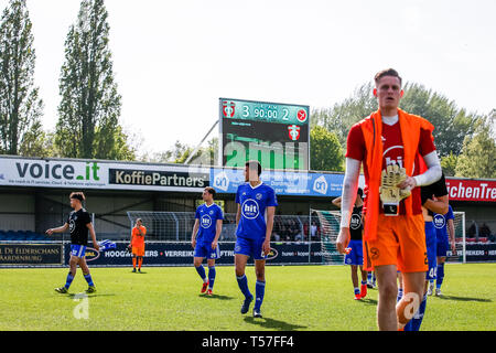 DORDRECHT, Niederlande, 22-04-2019, Riwal Hoogwerkers Stadium, niederländische Fußball, Saison 2018/2019, Keuken Kampioen Divisie, FC Dordrecht - Almere City, Endergebnis 3-2, Almere City Spieler sind nach dem Spiel enttäuscht. Stockfoto