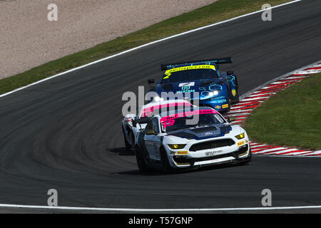 Taporley, Cheshire, UK. 22 Apr, 2019. Multimatic Motorsport Ford Mustang GT4 mit Silber Treiber Jade Buford & Chad McCumbee während der britischen GT-Meisterschaft Oulton Park in Oulton Park, Tarporley, England am 22. April 2019. Foto von Jurek Biegus. Nur die redaktionelle Nutzung, eine Lizenz für die gewerbliche Nutzung erforderlich. Keine Verwendung in Wetten, Spiele oder einer einzelnen Verein/Liga/player Publikationen. Credit: UK Sport Pics Ltd/Alamy leben Nachrichten Stockfoto