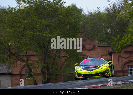 Taporley, Cheshire, UK. 22 Apr, 2019. Balfe Motorsport McLaren 570 S GT4 mit Pro/Am Fahrer Michael O'Brien & Graham Johnson während der britischen GT-Meisterschaft Oulton Park in Oulton Park, Tarporley, England am 22. April 2019. Foto von Jurek Biegus. Nur die redaktionelle Nutzung, eine Lizenz für die gewerbliche Nutzung erforderlich. Keine Verwendung in Wetten, Spiele oder einer einzelnen Verein/Liga/player Publikationen. Credit: UK Sport Pics Ltd/Alamy leben Nachrichten Stockfoto