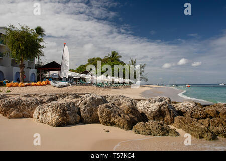 Strand in Holetown, Barbados an der Westküste Stockfoto