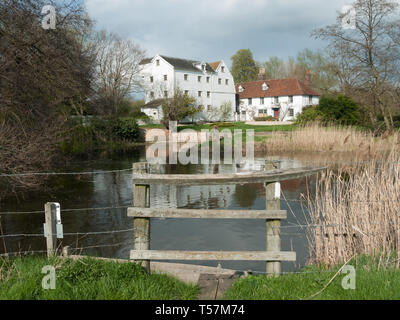 Bures Mill House grand alte Gebäude wunderschöne Natur; Buren; Suffolk; England; UK Stockfoto