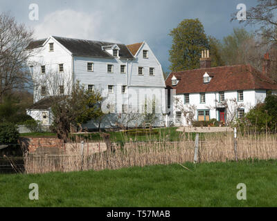 Bures Mill House grand alte Gebäude wunderschöne Natur; Buren; Suffolk; England; UK Stockfoto