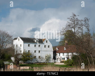 Bures Mill House grand alte Gebäude wunderschöne Natur; Buren; Suffolk; England; UK Stockfoto