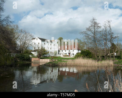 Bures Mill House grand alte Gebäude wunderschöne Natur; Buren; Suffolk; England; UK Stockfoto