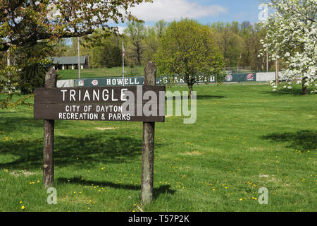 Triangle Park unterzeichnen. Der Standort des ersten NFL Football Spiel ist jetzt die Howell Baseballfeld in Triangle Park, Dayton, Ohio, USA. Ohio historische Markierung Stockfoto