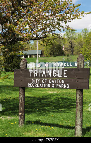 Triangle Park unterzeichnen. Der Standort des ersten NFL Football Spiel ist jetzt die Howell Baseballfeld in Triangle Park, Dayton, Ohio, USA. Ohio historische Markierung Stockfoto