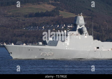 KDM Peter Willemoes (F 362), eine Iver Huitfeldt-Klasse Fregatte vom Royal Danish Navy betrieben, vorbei an Gourock während der Übung gemeinsame Krieger 19-1. Stockfoto